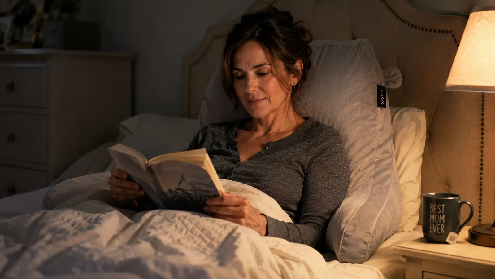 Sasttie Reading Pillow vs a Regular Pillow Stack: Which Wins for Bed Rest